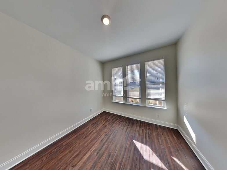 Building Photo - 118 Marin Dr