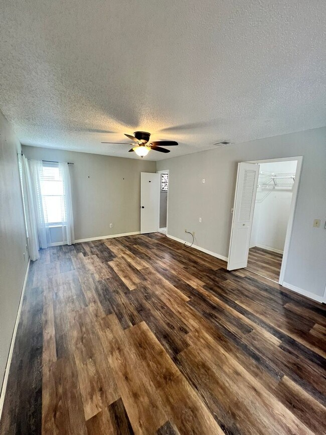 Building Photo - BEAUTIFUL 3 BEDROOM POOL HOME IN SANDPIPER...