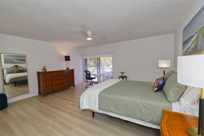 Building Photo - 5838 SW 74th Terrace