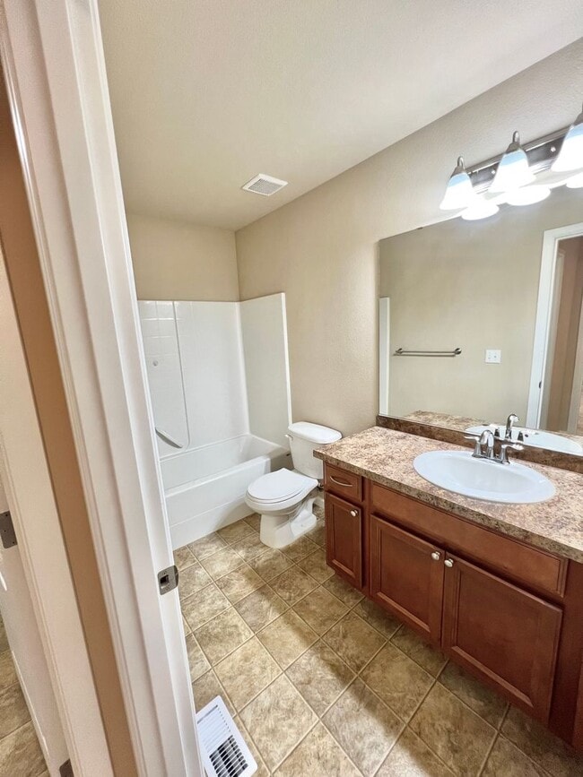Building Photo - LIKE NEW Truly a MUST SEE! Move-in Ready