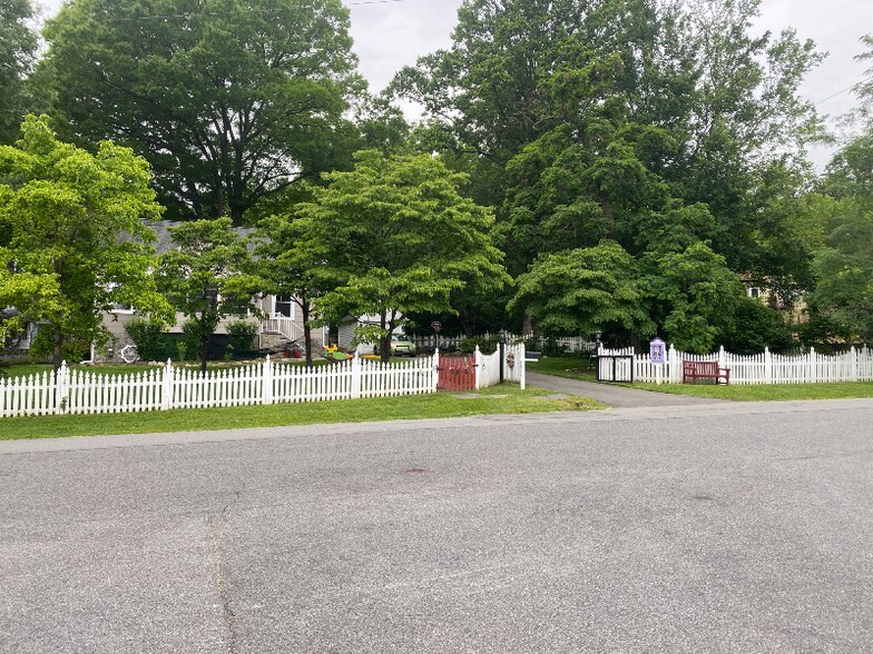 Building Photo - 2810 Rosemary Ln