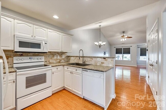 Building Photo - 2052 Shady Pond Dr