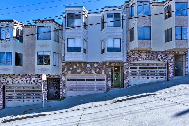 Building Photo - Spacious Two Bedroom Condo in Potrero Hill...