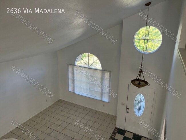 Building Photo - 2636 Vía Madalena