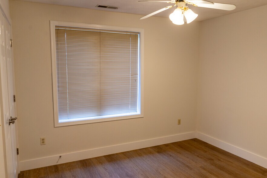 Building Photo - 1921 Ty Way Xing