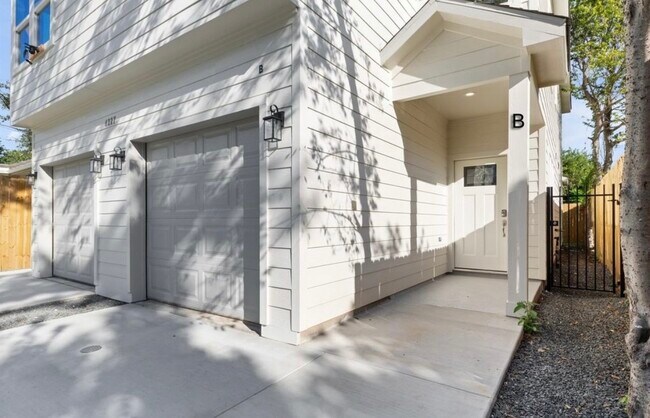 Primary Photo - 4227 Gunter St