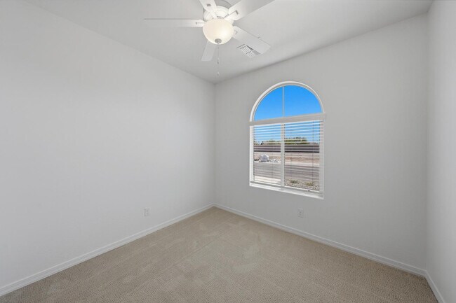 Building Photo - 16194 W Soft Wind Dr