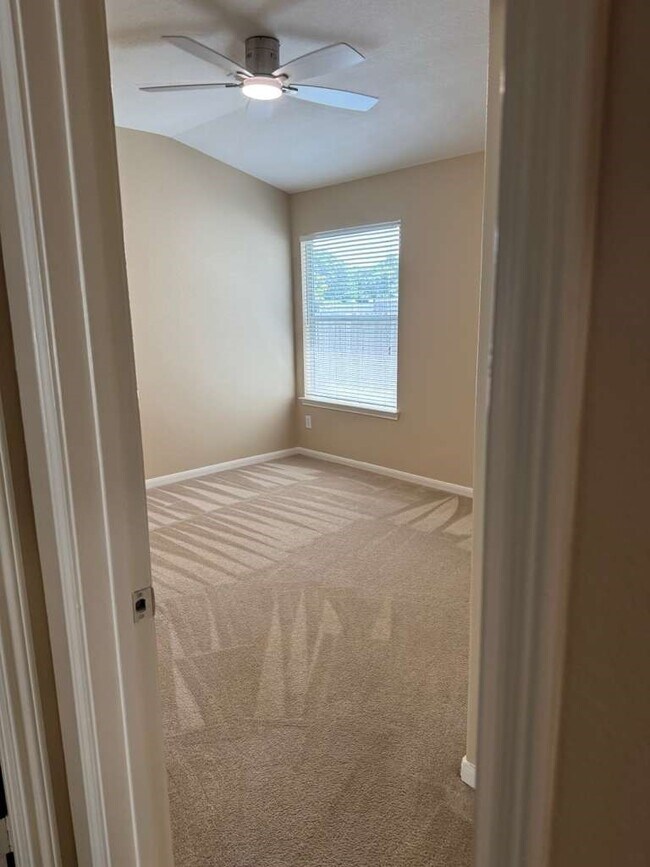 Building Photo - 11750 Pinemeade Ln