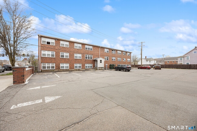 Building Photo - 46 N Cherry St