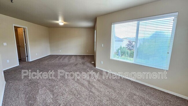 Building Photo - 2369 SW Siskin Cir