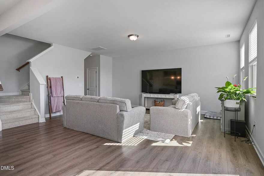 Building Photo - Room in House on Longleaf Gln Ln