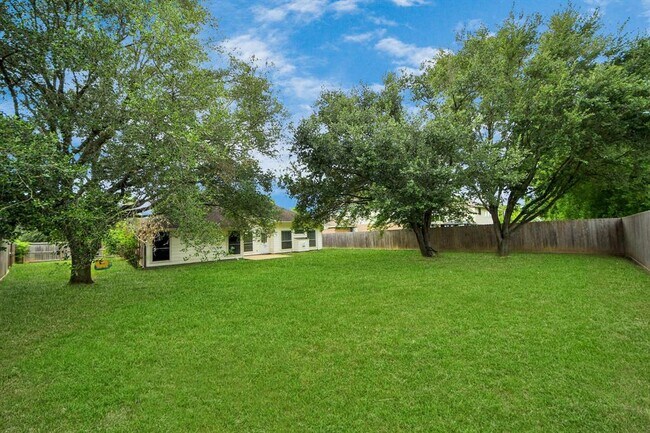 Building Photo - 10214 White Oak Trail Ln