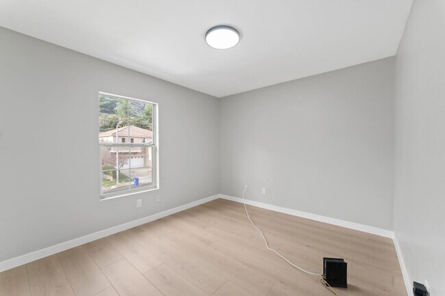 Building Photo - "Charming 4-Bedroom Santa Clarita Home with Fireplace – Spacious 2,623 Sq. Ft. Retreat!"