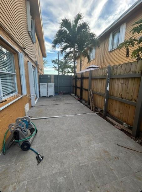 Building Photo - 35 NE 12th Ave