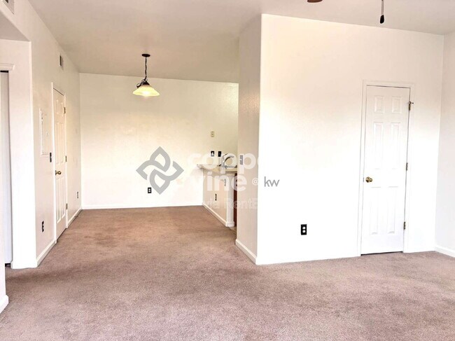 Building Photo - 1740 W 53rd Dr