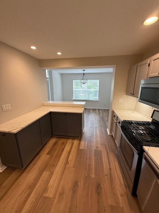 Building Photo - 368 S Jewel Ct