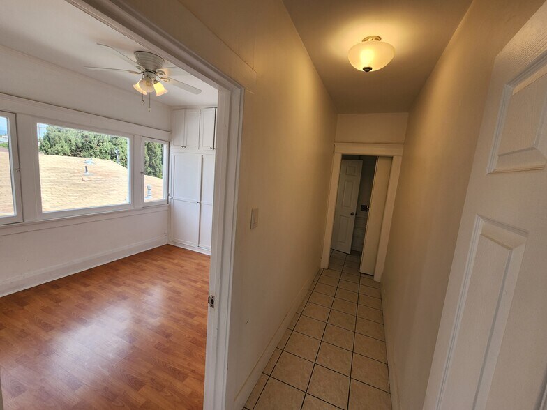 Building Photo - 820 N Edgemont St