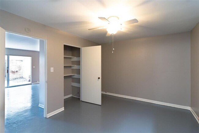 Building Photo - 1635 Kipling St