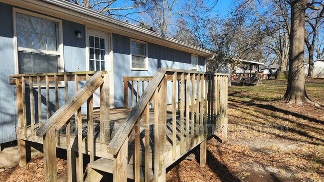 Building Photo - 300 Florence Dr