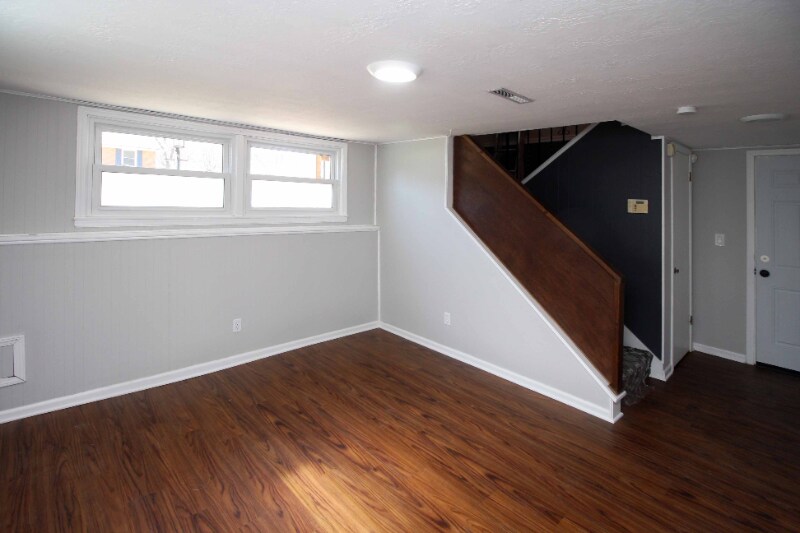 Building Photo - 106 N 1st St