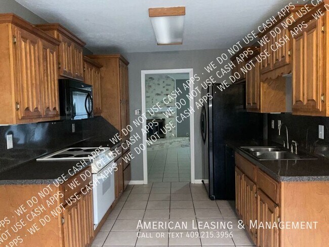 Building Photo - 8205 Heartfield Ln