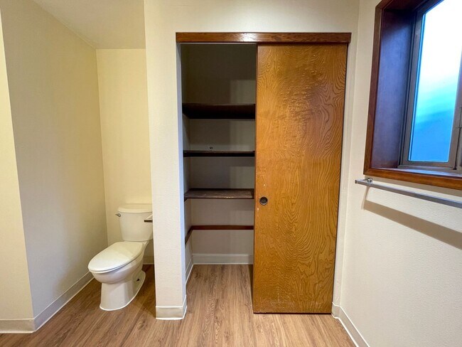 Building Photo - howad01