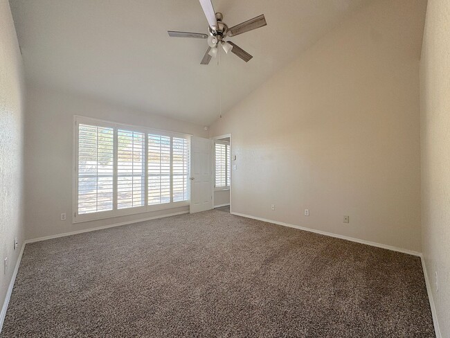 Building Photo - East El Paso 3bed/2bath Refrig A/C!