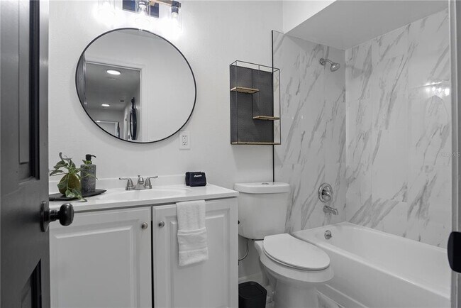 Building Photo - 2540 Albany Dr