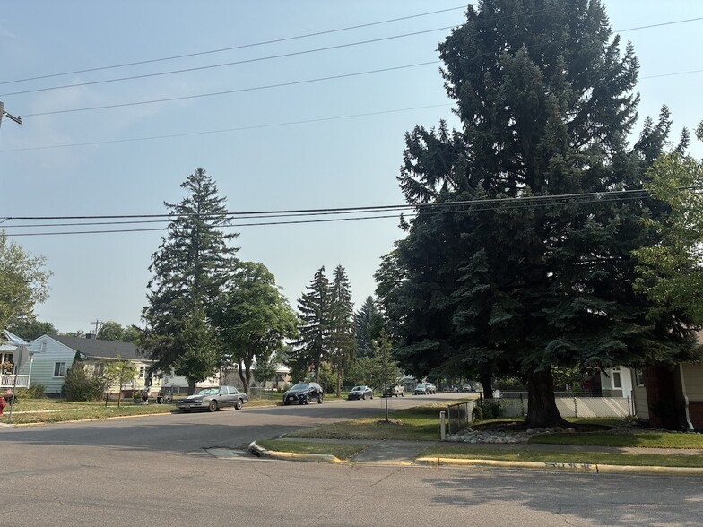 Building Photo - 605 3rd St W