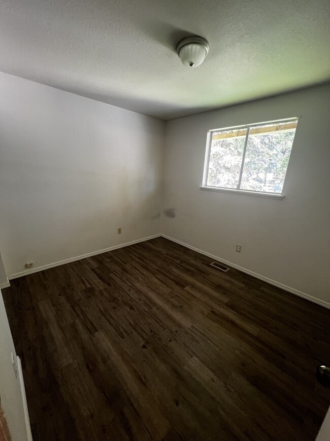 Building Photo - 41 E Alder Place East