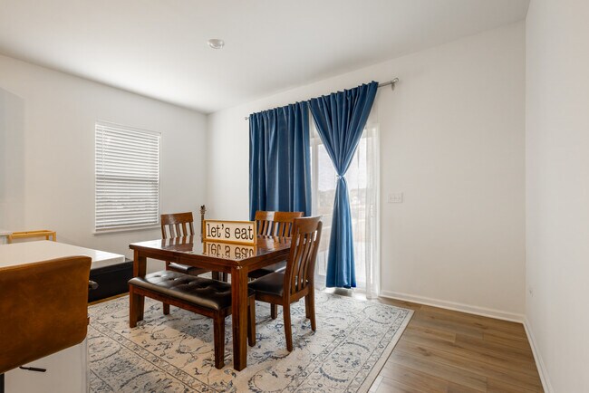 Building Photo - 1300 Kentwood Dr