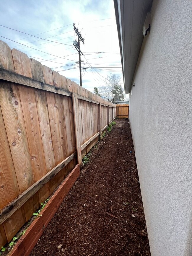 Building Photo - West 10th Escondido Triplex