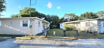 Building Photo - 1715 NW 8th Ct