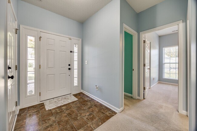 Building Photo - Well maintained 3 bedroom 2 bath home with...