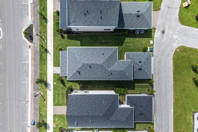Building Photo - 10720 SW Pioneer Pkwy