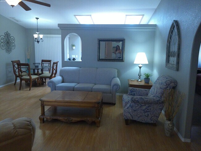 Building Photo - Fully furnished short term rental less then 6 months great for winter rental