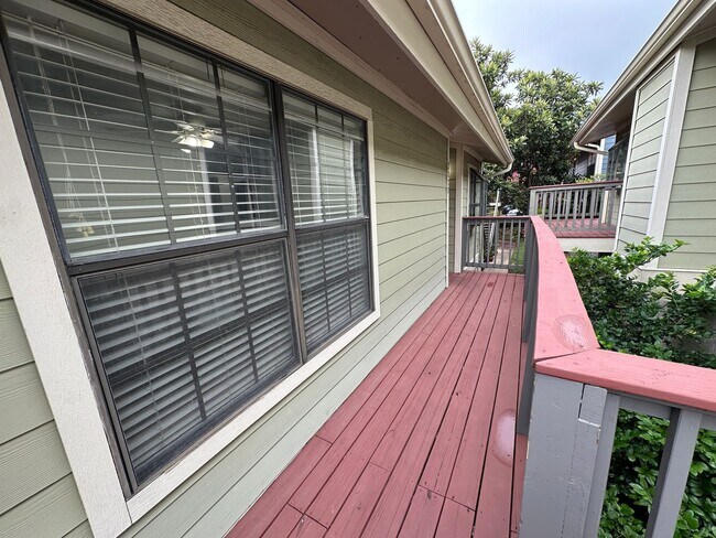 Building Photo - Charming 2BR/2BA Condo in South Congress -...
