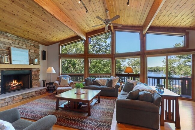 Building Photo - Whitewater Lakefront Furnished Lodge Avail...
