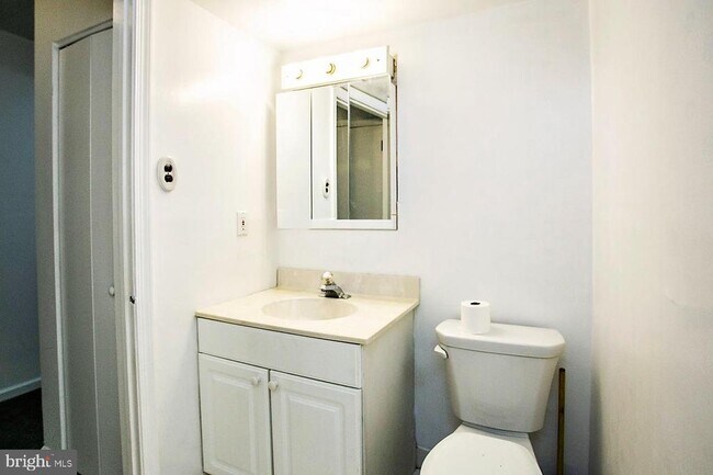 Building Photo - 154 Woodstream Dr