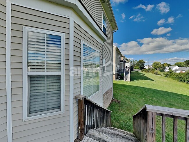 Building Photo - 3063 Romain Trail