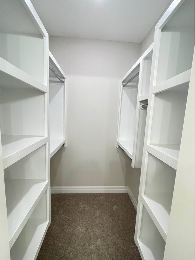 Building Photo - 5496 N Toben Dr
