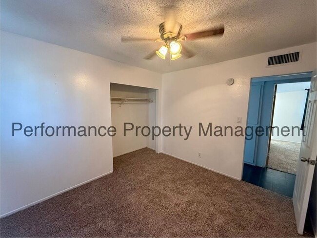 Building Photo - Cute 3 Bed/2 Bath Home in Taft w/ $0 Deposit Option