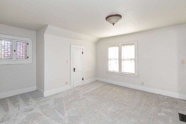 Building Photo - 1020 28th St