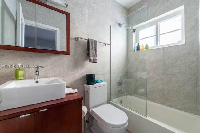 Building Photo - 1061 Michigan Ave