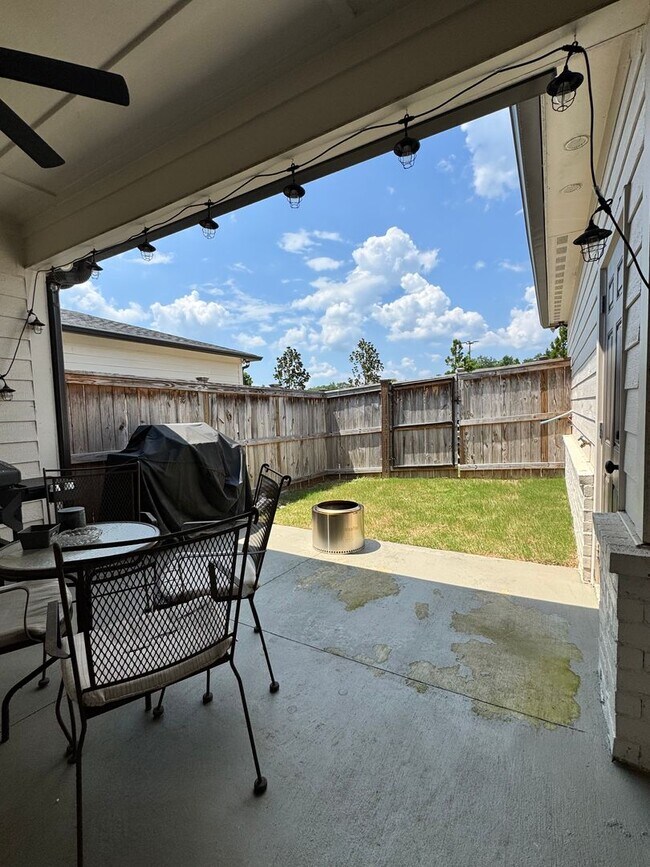 Building Photo - 504 Grey Oak Cir