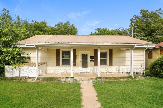 Primary Photo - 900 N Graham Ave