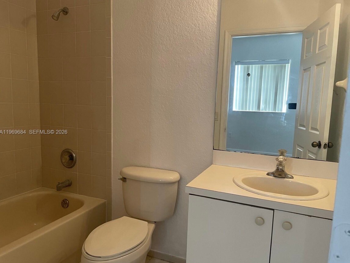 Building Photo - 8835 S Isles Cir