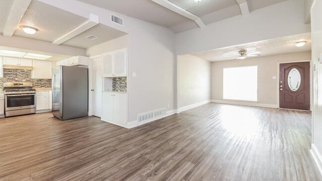 Building Photo - 1406 Ridgecrest Dr