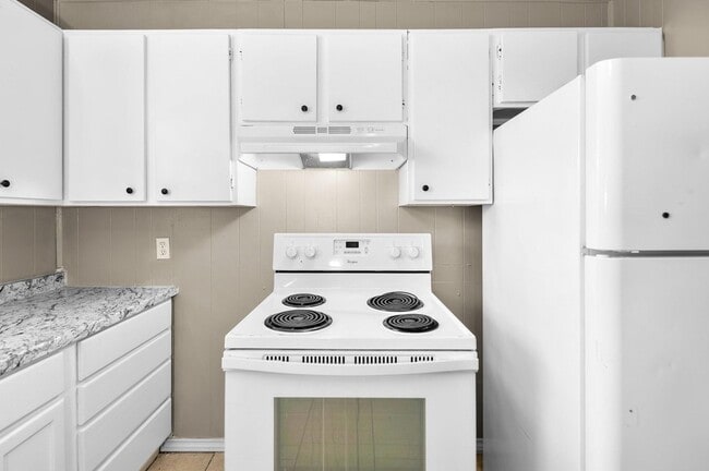 Building Photo - 1611 Jones St