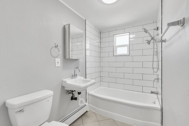 Building Photo - 825 12th St